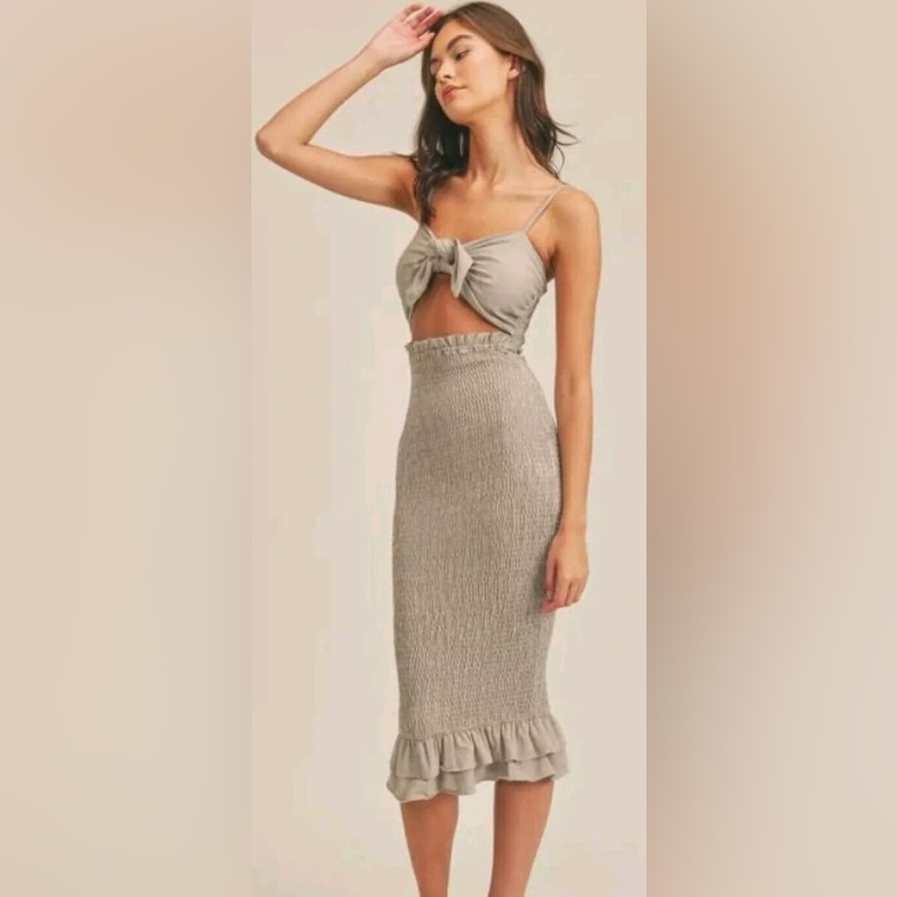 Mabel Tan Gingham Print Smocked Fitted Self-Tie Midi Dress size small